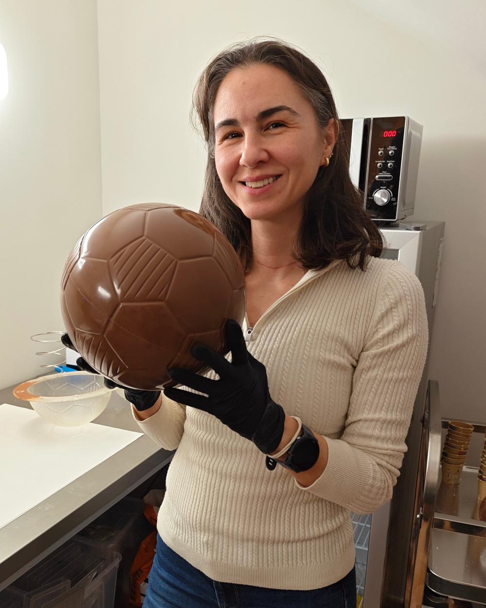 Odelia making chocolate by hand in the Mokaya workshop